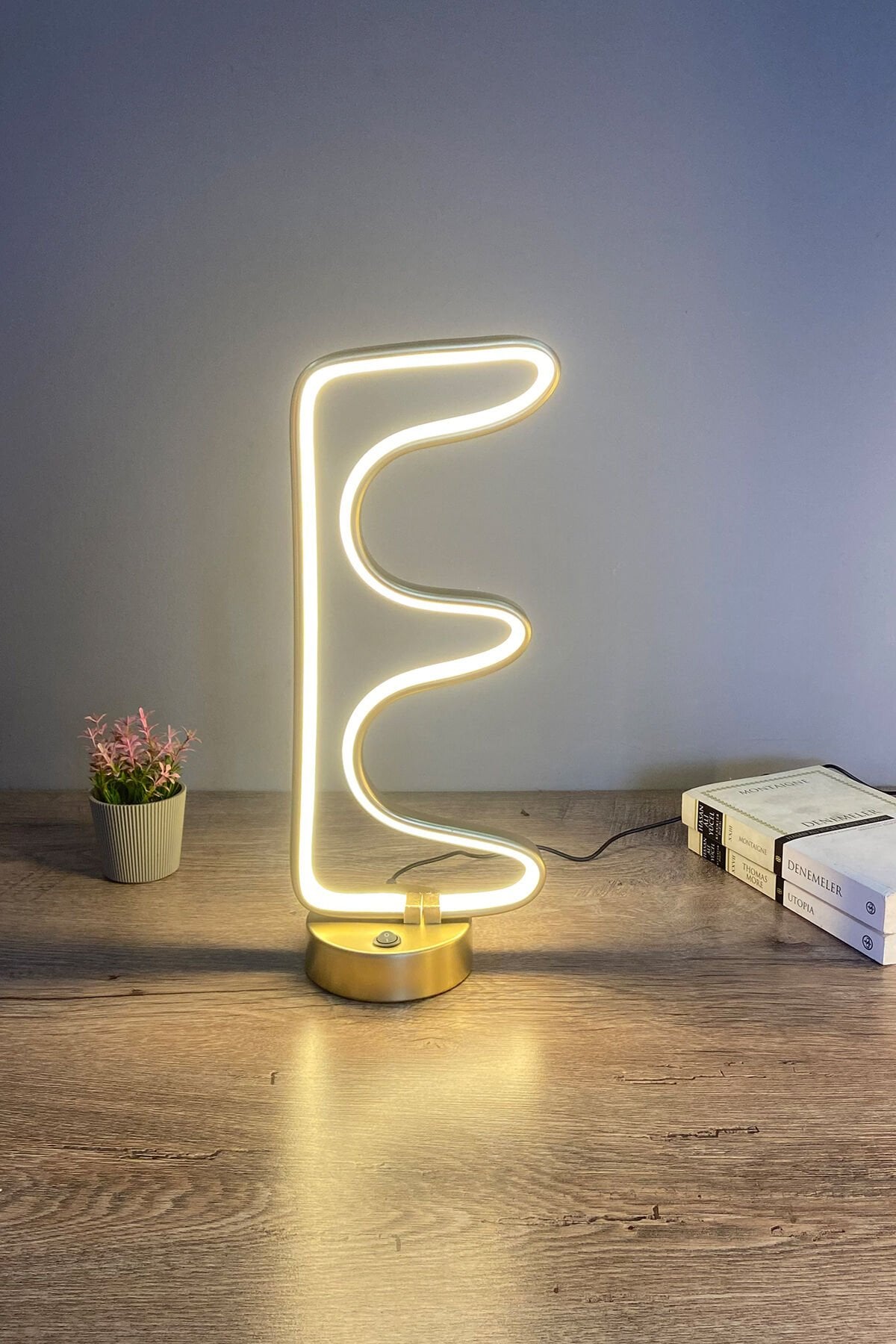 E Harfli Modern Günışığı Ledli Masa Lambası Abajur