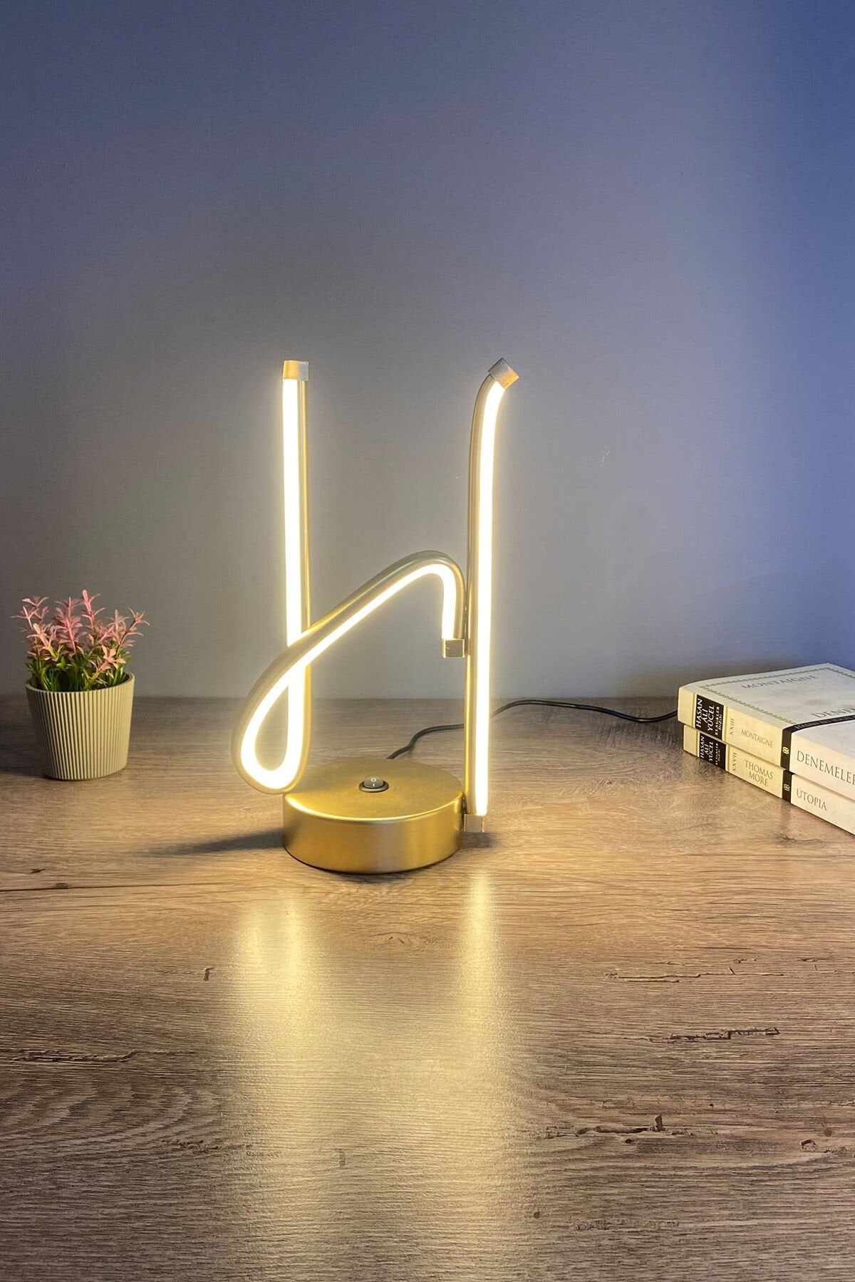 H Harfli Modern Günışığı Ledli Masa Lambası Abajur