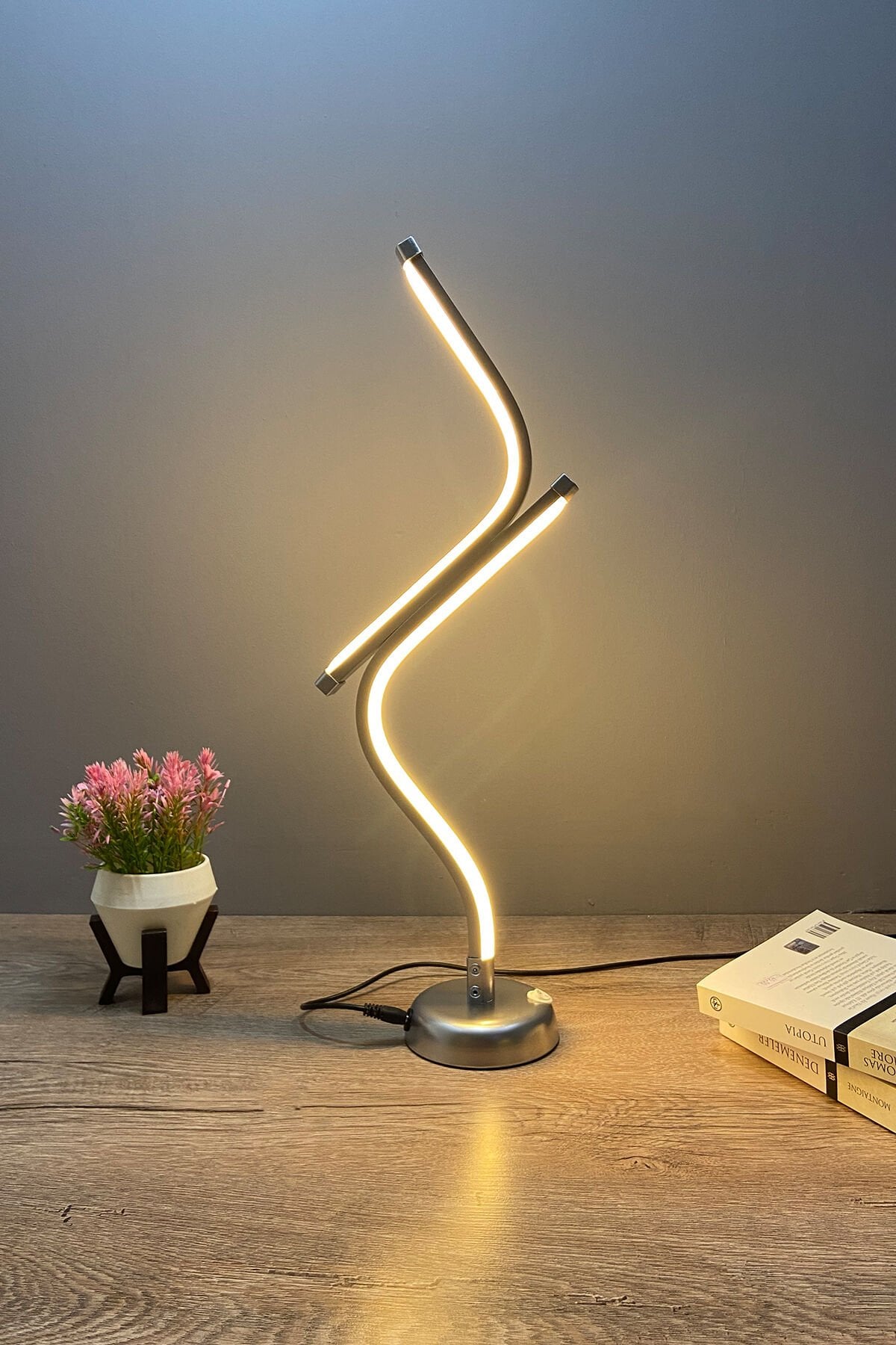 Dekoratif Günışığı Led Masa Lambası Krom